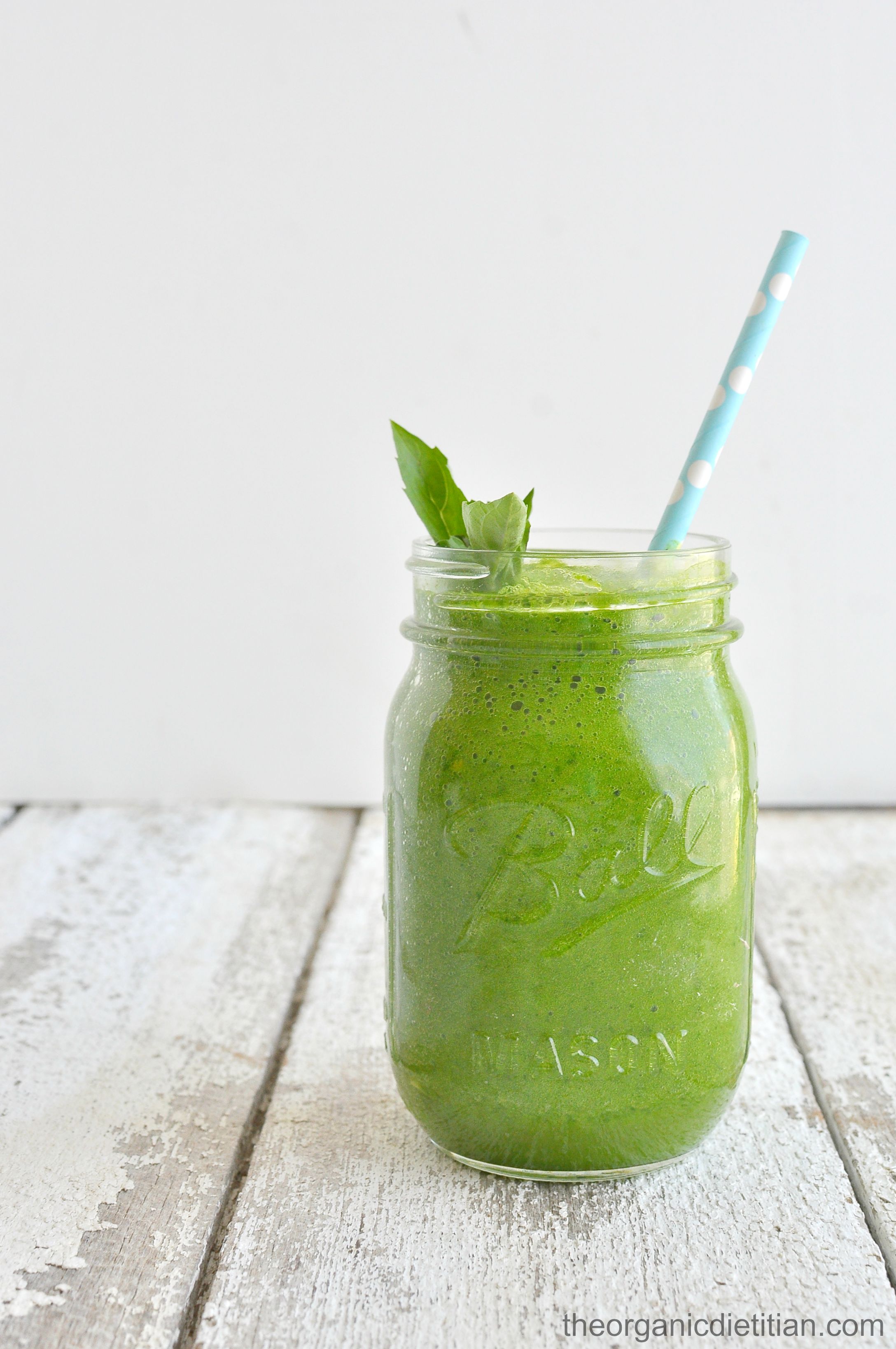 Back to Basics Green Smoothie - The Organic Dietitian