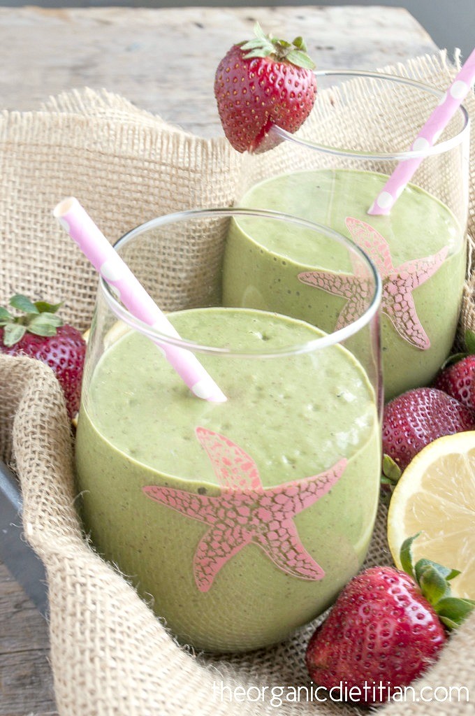 Strawberry-Lemonade-Green-Smoothie-4-680x1024